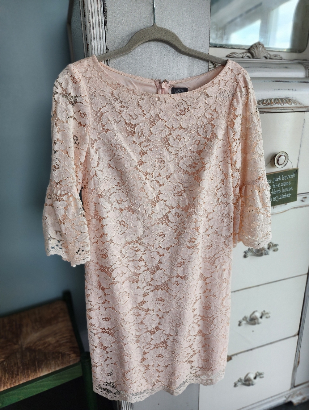 Vince Camuto Womens Sz 8 Lace Floral Flared Bell Sleeves Light Peach Shift Dress